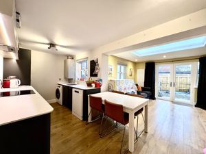 Kitchen Dining Family Room- click for photo gallery